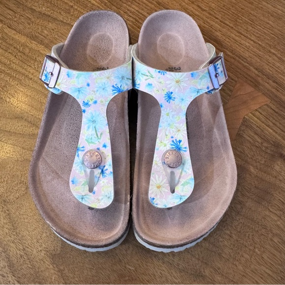 Birkenstock Kids Sandals with Floral Design. Size Kid’s 31 (13 - 13.5) - Picture 3 of 11